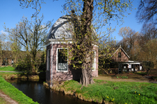814720 Gezicht op de theekoepel van de voormalige buitenplaats Roosendaal aan de Vecht (Vechtdijk 151) te Utrecht.
